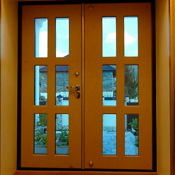 Двустворчатая дверь со стеклам (вид изнутри)