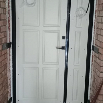 Пример двустворчатой двери изнутри №2